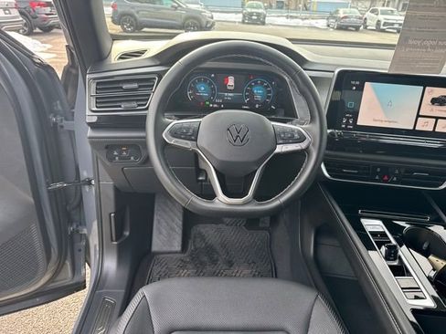 Certified 2025 Volkswagen Atlas Cross Sport SE w/ Black Wheel Package image 17