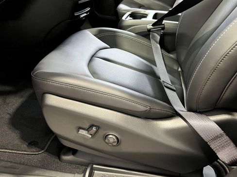 New 2026 Chrysler Pacifica Select image 22