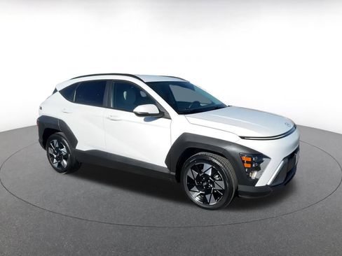 Used 2025 Hyundai Kona SEL image 2