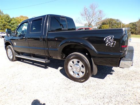 Used 2015 Ford F250 Lariat w/ Lariat Ultimate Package image 2