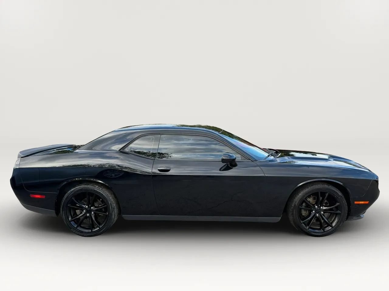 Used 2016 Dodge Challenger SXT Plus RWD image 2