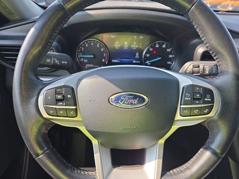 Used 2023 Ford Explorer XLT AWD/4WD image 15