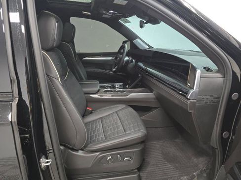 Used 2025 Cadillac Escalade V w/ LPO, ONYX Package image 12