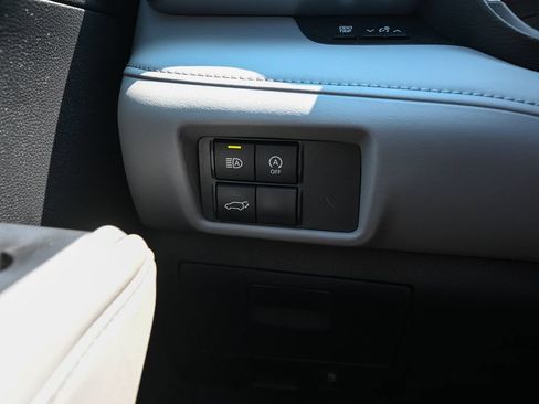 Used 2024 Toyota Highlander XLE AWD/4WD image 39