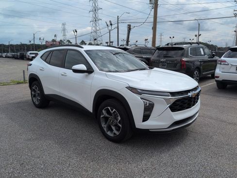 Used 2025 Chevrolet Trax LT w/ Driver Confidence Package FWD image 8