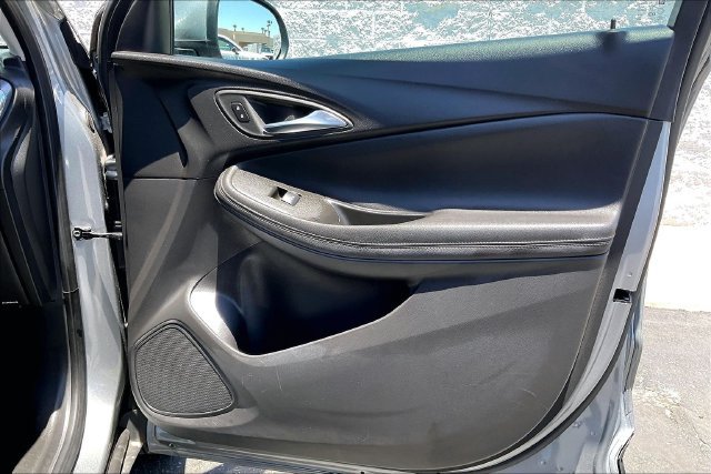 Used 2025 Buick Encore GX Preferred AWD/4WD image 23
