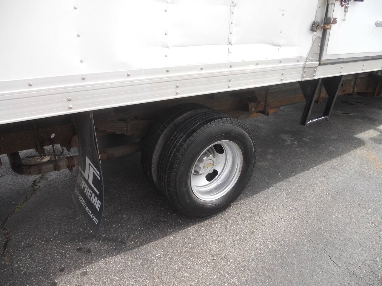 Used 2013 Chevrolet Express 3500 Extended RWD image 25