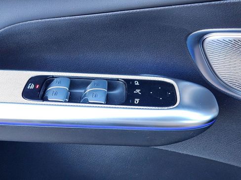 New 2025 Mercedes-Benz GLC 43 AMG 4MATIC image 9