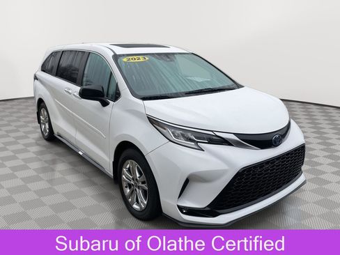Used 2023 Toyota Sienna XSE AWD/4WD image 1