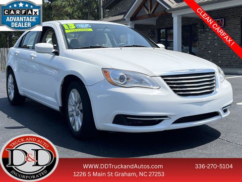 Used 2013 Chrysler 200 LX FWD image 1