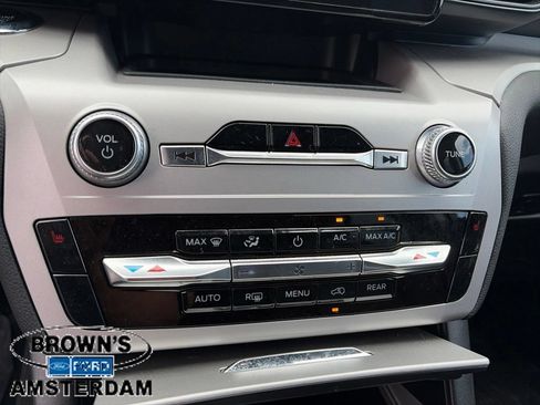 Used 2023 Ford Explorer XLT AWD/4WD image 18