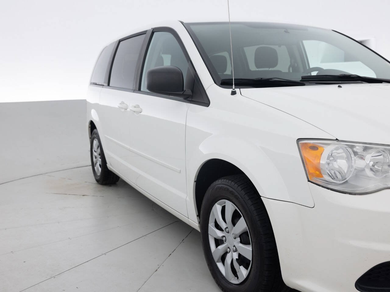 Used 2011 Dodge Grand Caravan Express FWD image 11