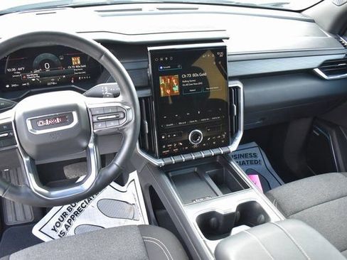 Used 2025 GMC Acadia Elevation image 17