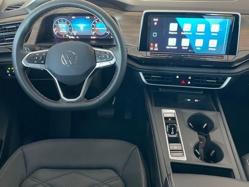 Used 2025 Volkswagen Atlas SE FWD image 12