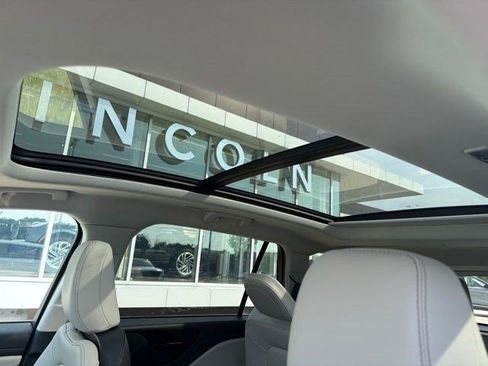 Used 2025 Lincoln Aviator 2WD image 34
