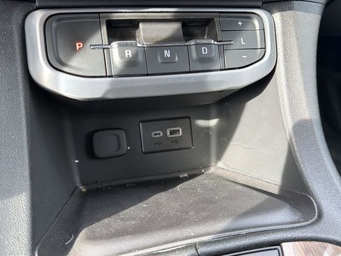 Used 2023 GMC Acadia SLE w/ Driver Convenience Package image 20