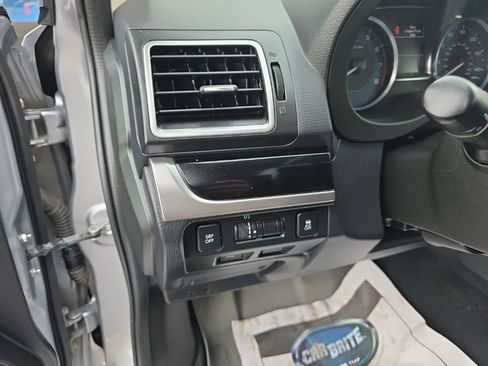 Used 2017 Subaru Crosstrek 2.0i Limited image 9