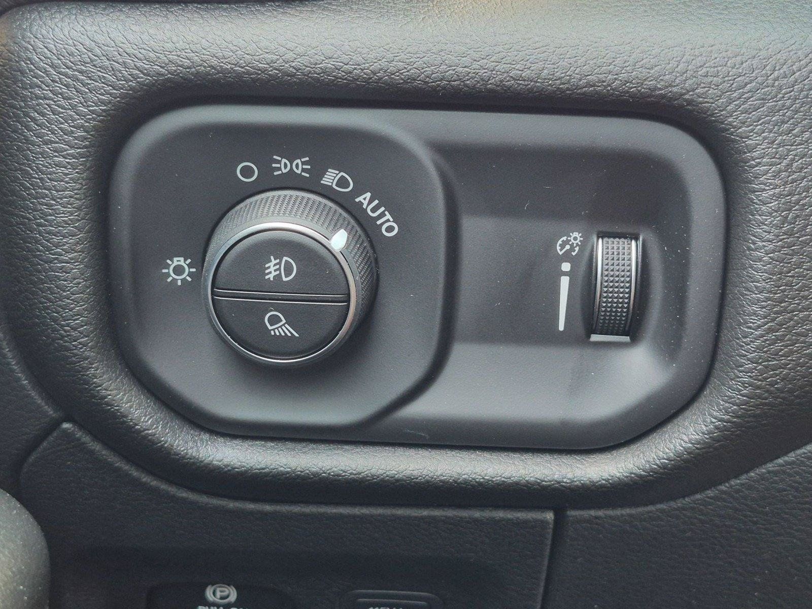 New 2026 RAM 1500 Express AWD/4WD image 23