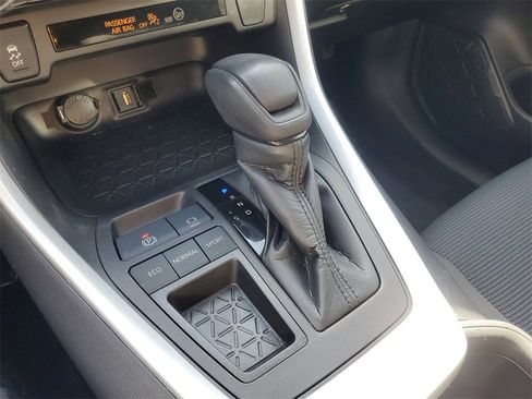 Certified 2022 Toyota RAV4 LE image 29