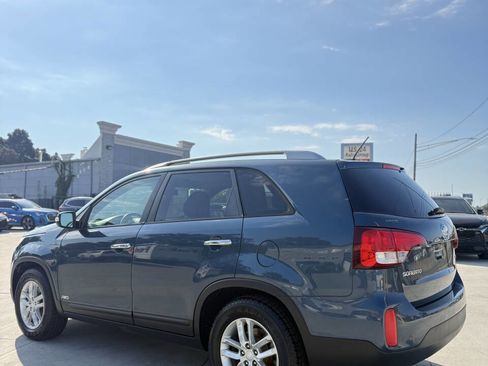 Used 2015 Kia Sorento LX image 4