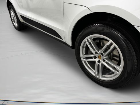 Used 2018 Porsche Macan Sport Edition image 44