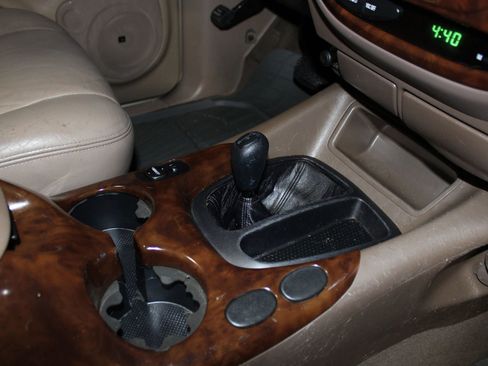 Used 2002 Toyota Sequoia SR5 image 28