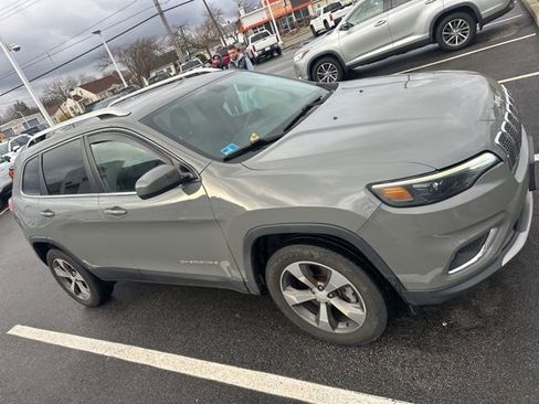 Used 2020 Jeep Cherokee Limited image 3