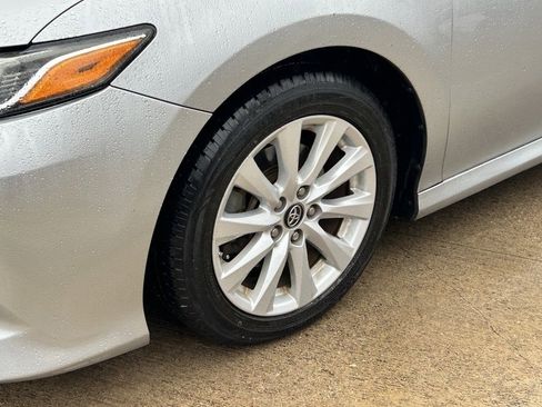 Used 2019 Toyota Camry LE image 9