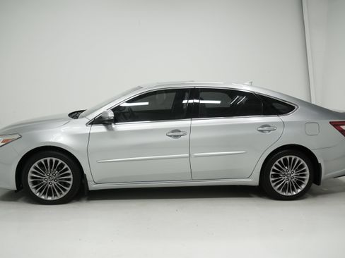 Used 2016 Toyota Avalon Limited image 7