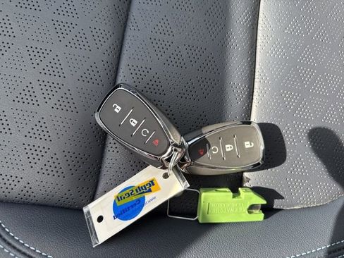 Used 2023 Chevrolet Bolt EUV Premier w/ Sun & Sound Package image 38