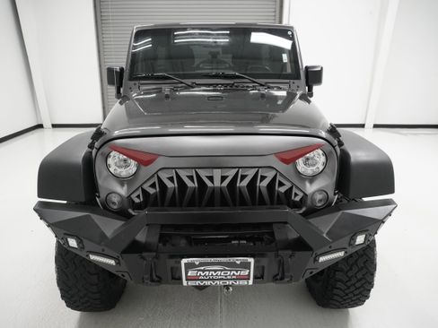 Used 2017 Jeep Wrangler Unlimited Rubicon w/ Connectivity Group image 2