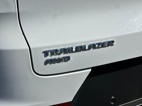 Used 2025 Chevrolet TrailBlazer LS w/ LS Convenience Package AWD/4WD image 27