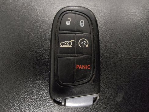 Used 2019 Jeep Cherokee Latitude Plus w/ Comfort/Convenience Group image 32