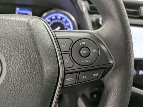 Used 2019 Toyota Camry LE FWD image 18