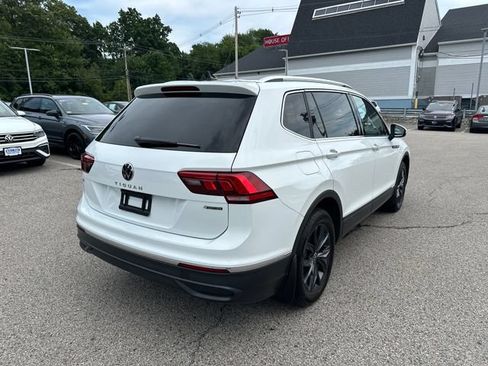Certified 2024 Volkswagen Tiguan SE w/ Panoramic Sunroof Package AWD/4WD image 9
