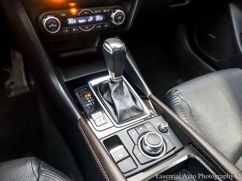 Used 2018 MAZDA MAZDA3 Grand Touring image 21