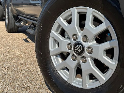 Certified 2025 Toyota Tacoma SR5 AWD/4WD image 2