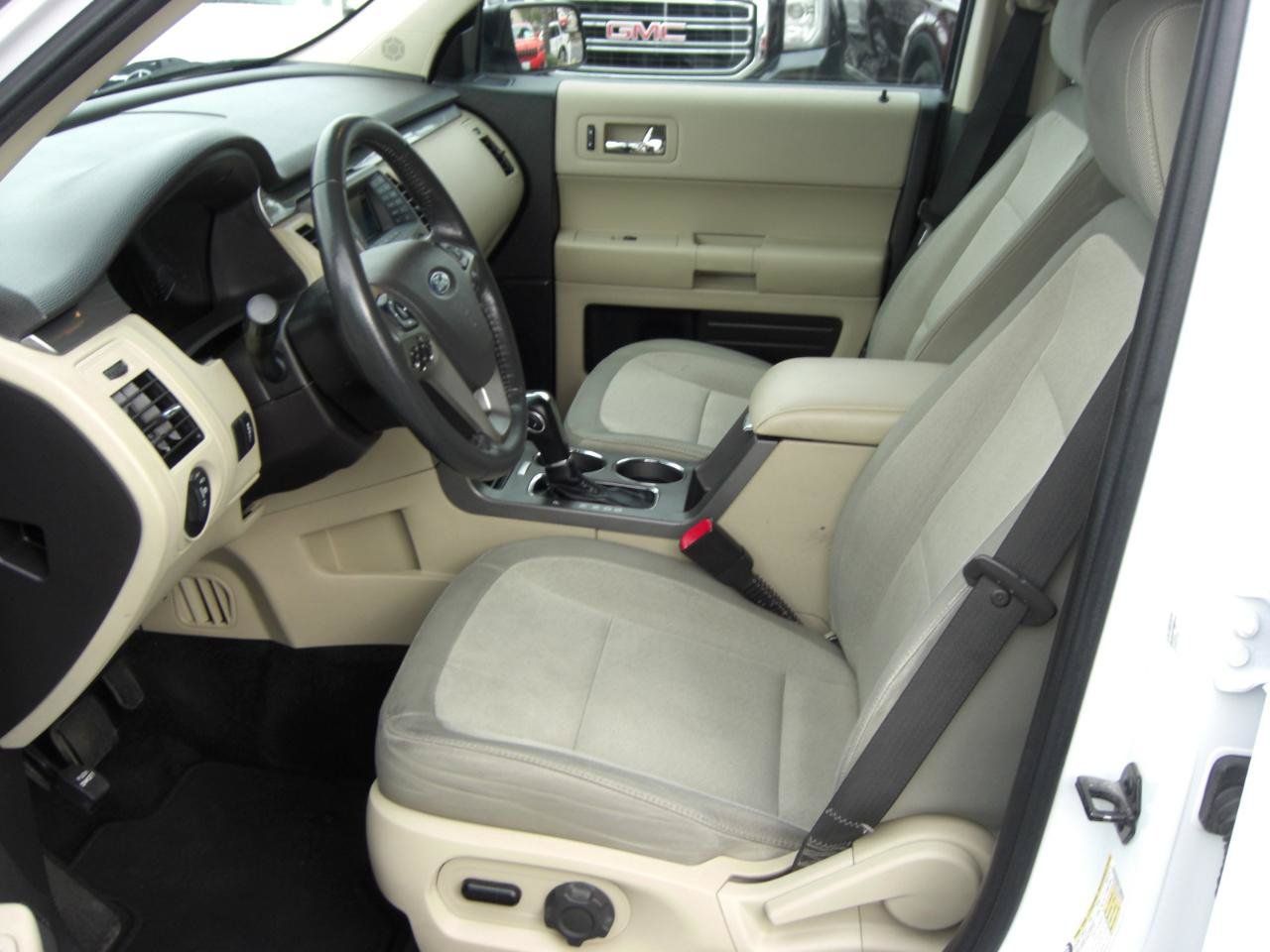 Used 2019 Ford Flex SE FWD image 22