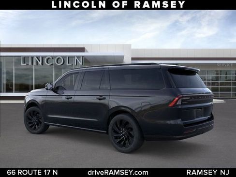 New 2026 Lincoln Navigator L Reserve w/ Jet Appearance Package AWD/4WD image 5