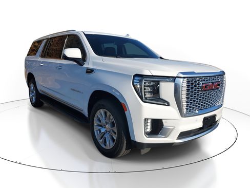 Used 2024 GMC Yukon XL Denali image 2