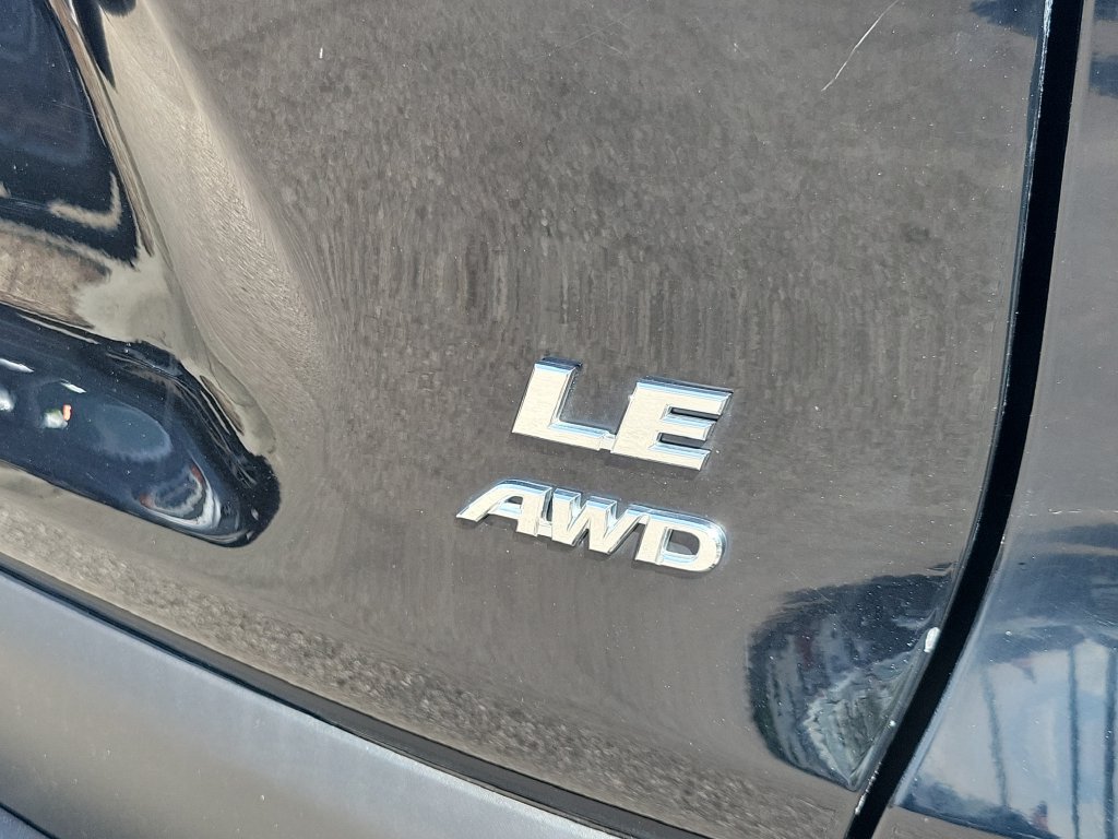 Used 2024 Toyota RAV4 LE AWD/4WD image 6