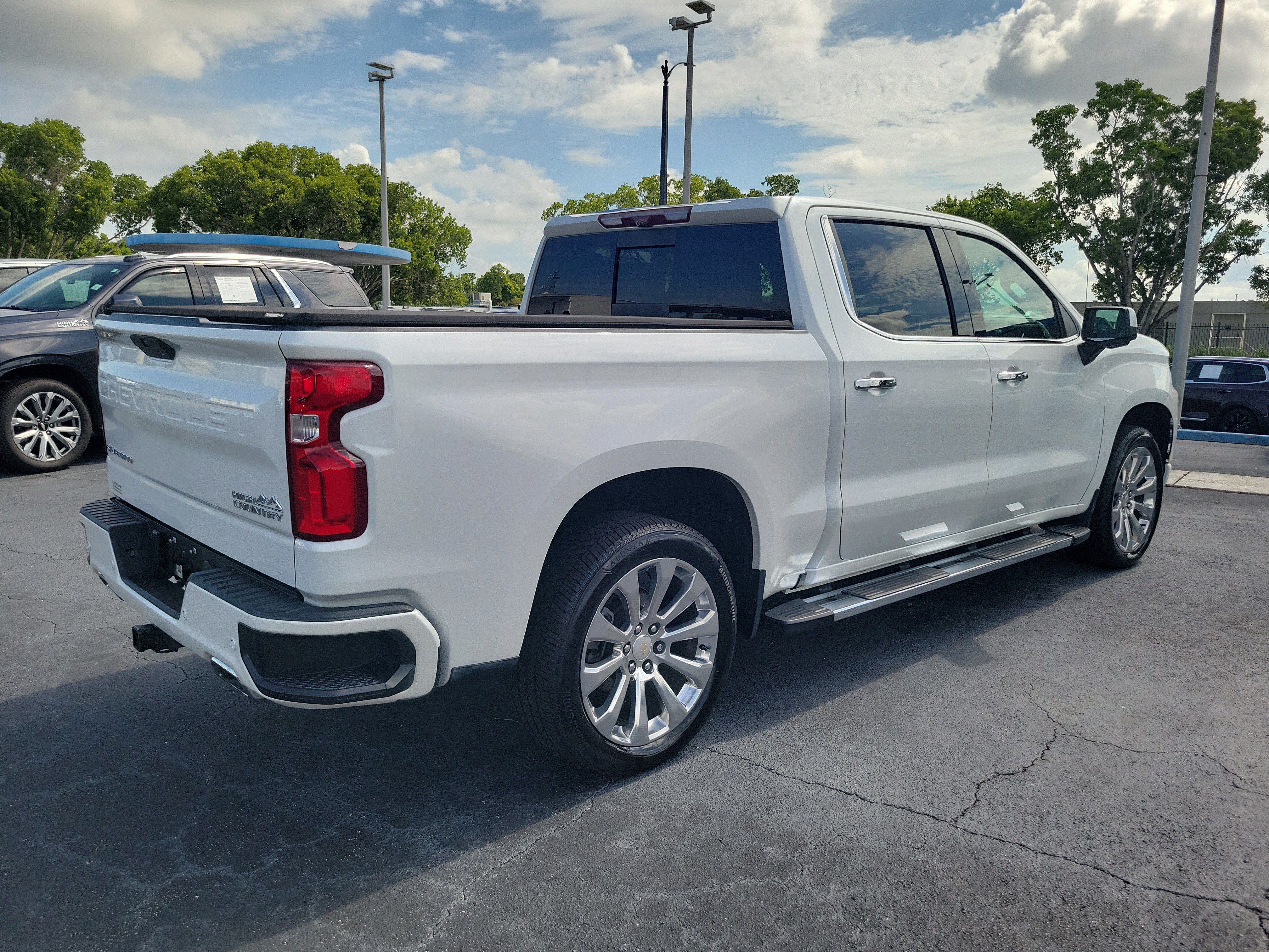 Used 2021 Chevrolet Silverado 1500 High Country w/ Technology Package AWD/4WD image 4