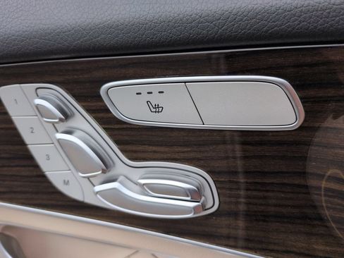 Used 2019 Mercedes-Benz GLC 300 4MATIC image 19