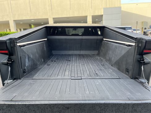Used 2024 Tesla Cybertruck AWD Crew Cab image 19