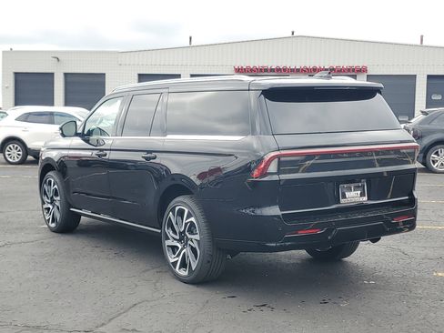 New 2026 Lincoln Navigator L Reserve AWD/4WD image 3
