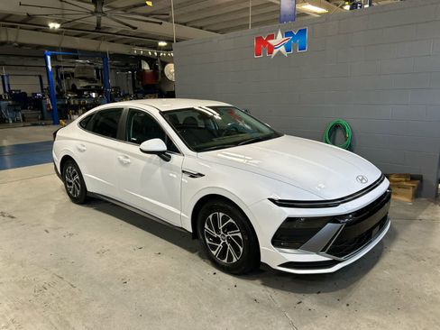 New 2026 Hyundai Sonata Blue image 2