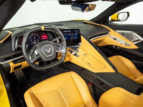 Used 2025 Chevrolet Corvette Stingray Premium Conv w/ 3LT image 4