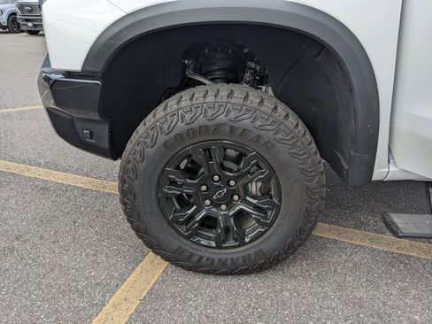 Used 2024 Chevrolet Silverado 1500 ZR2 w/ Dark Appearance Package image 30