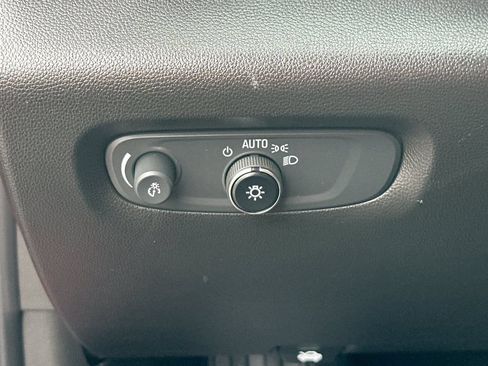 Certified 2023 Chevrolet Traverse LT FWD image 10
