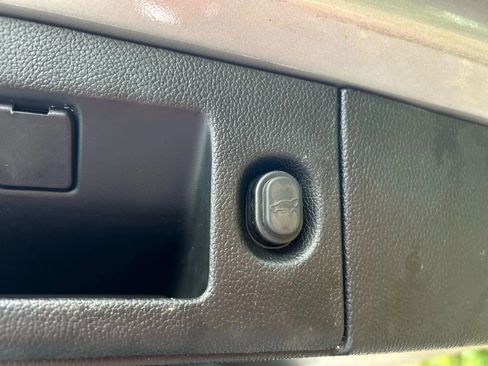 Used 2018 Chevrolet Suburban Premier image 43